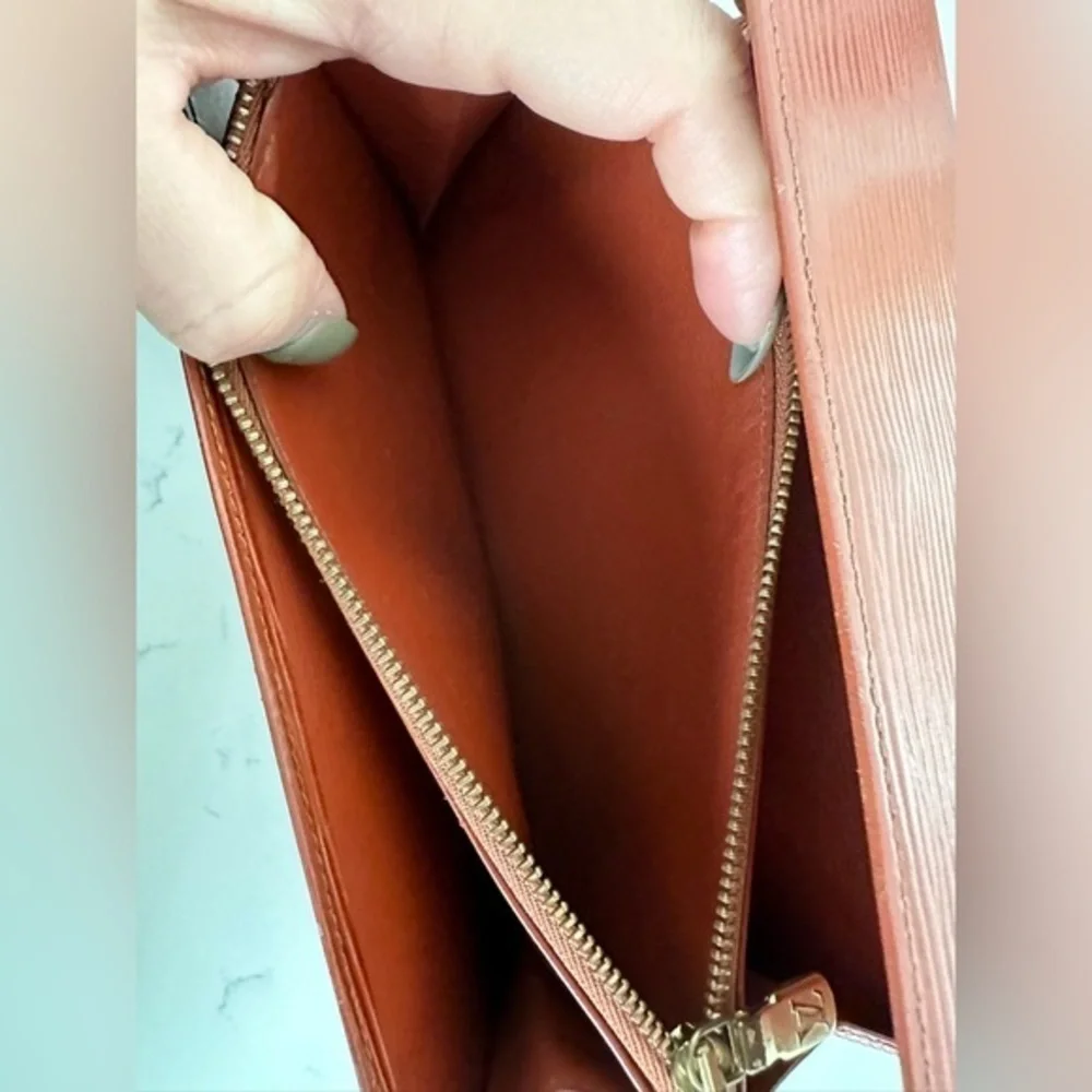 Authentic Louis Vuitton Vintage Epi Leather Sarah wallet